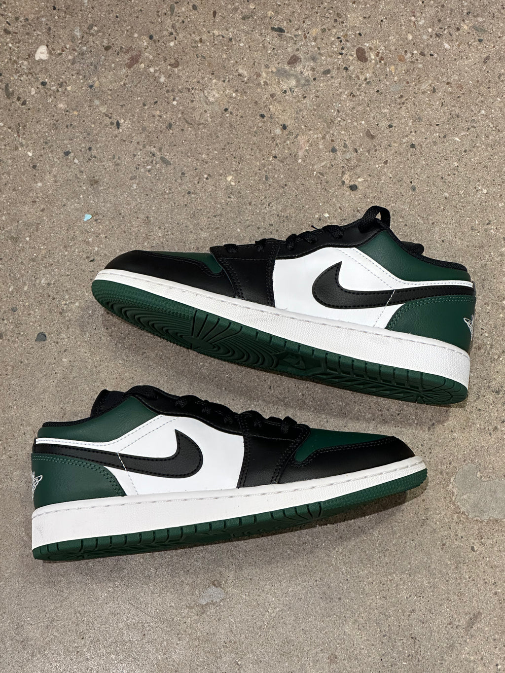 Jordan 1 Low Green Toe (GS) PRE-OWNED