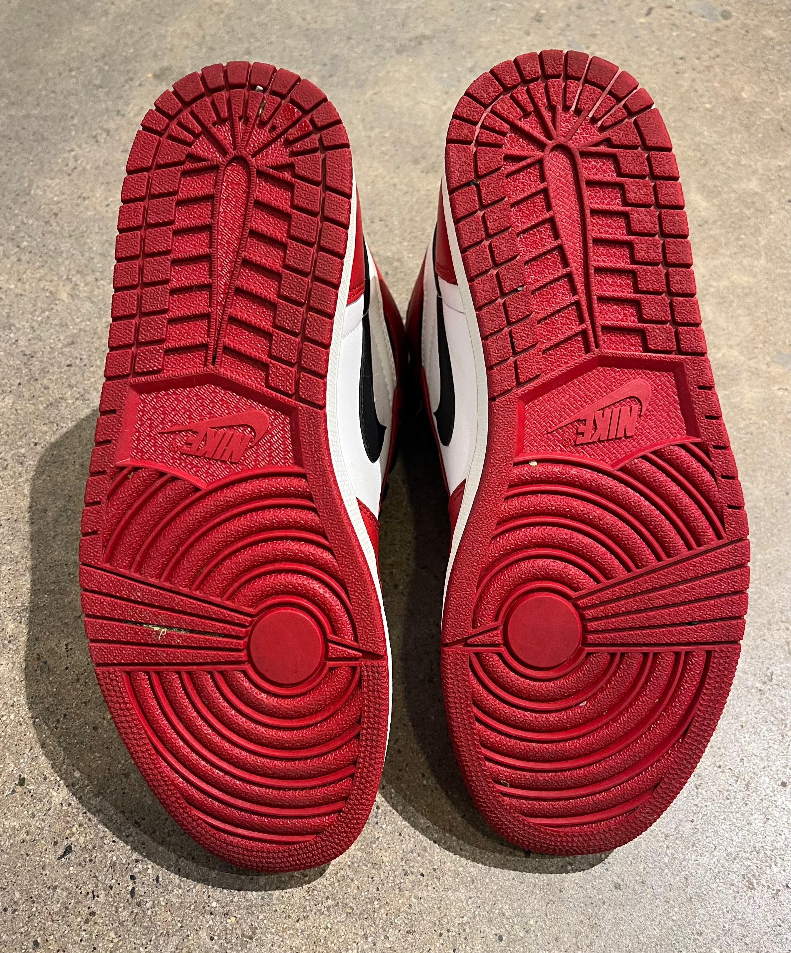 Jordan 1 Retro Chicago (2015) (Pre-Owned) Sz 10