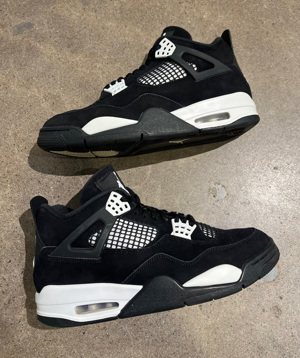Jordan 4 Retro White Thunder (Pre-Owned) Sz 9