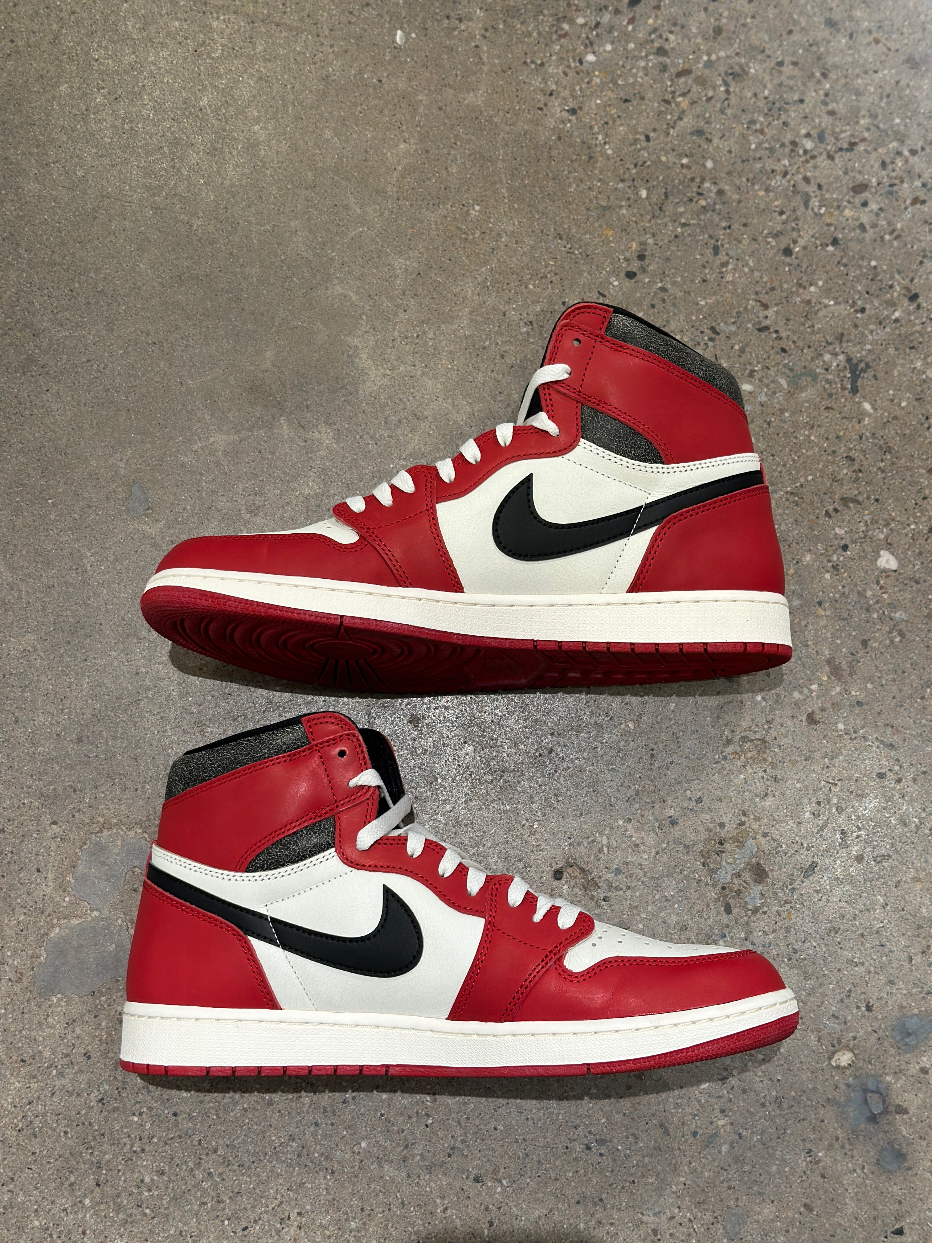 Air Jordan 1 High OG "Chicago Lost and Found" (Pre-Owned) SZ 13