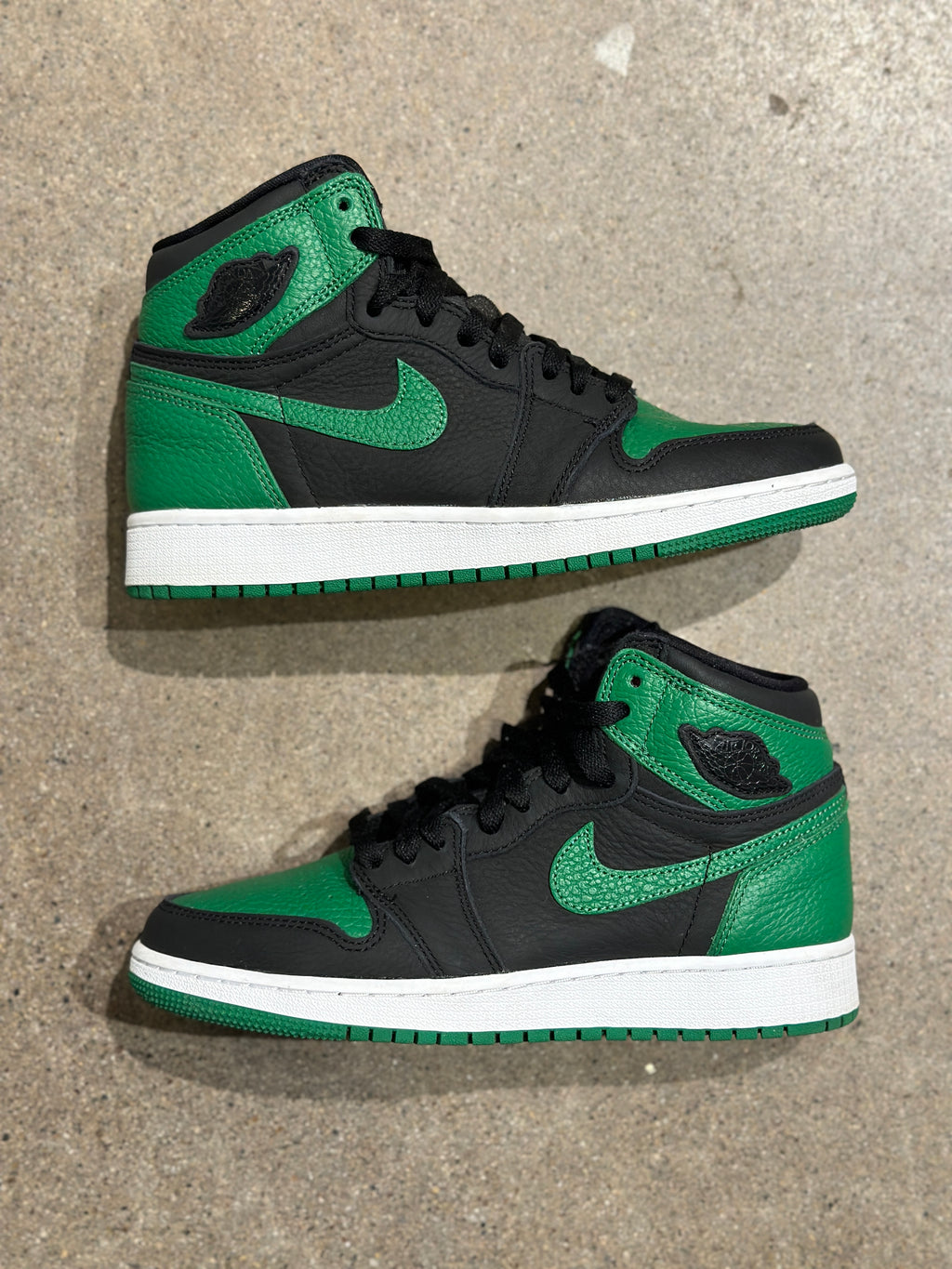 Jordan 1 Retro High Pine Green Black (GS) (Pre-Owned) Sz 5.5Y