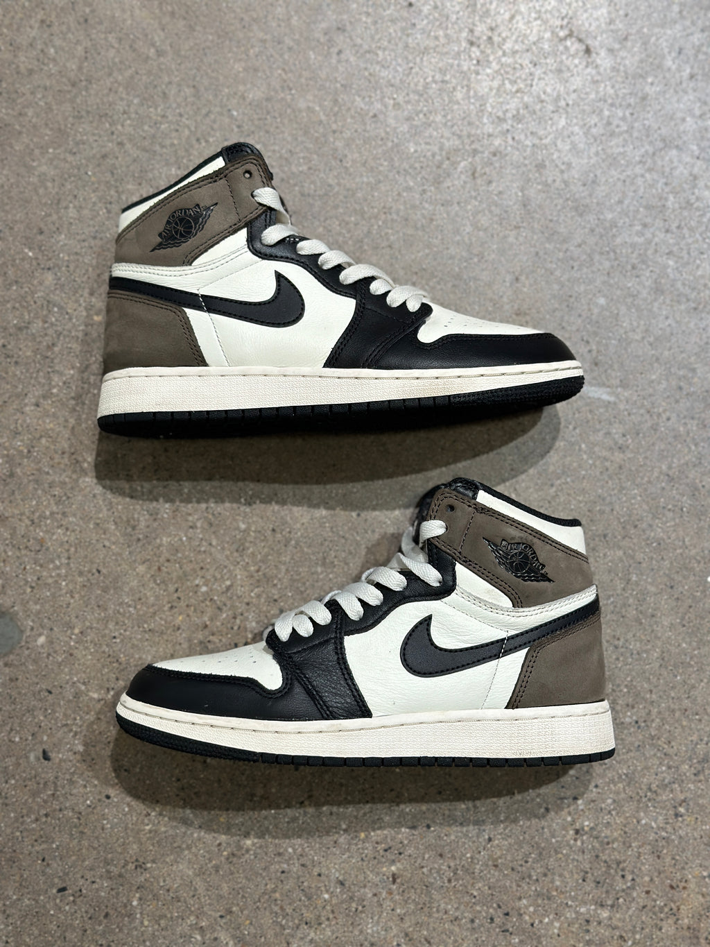 Jordan 1 Retro High Dark Mocha (GS) (Pre-Owned) Sz 4Y