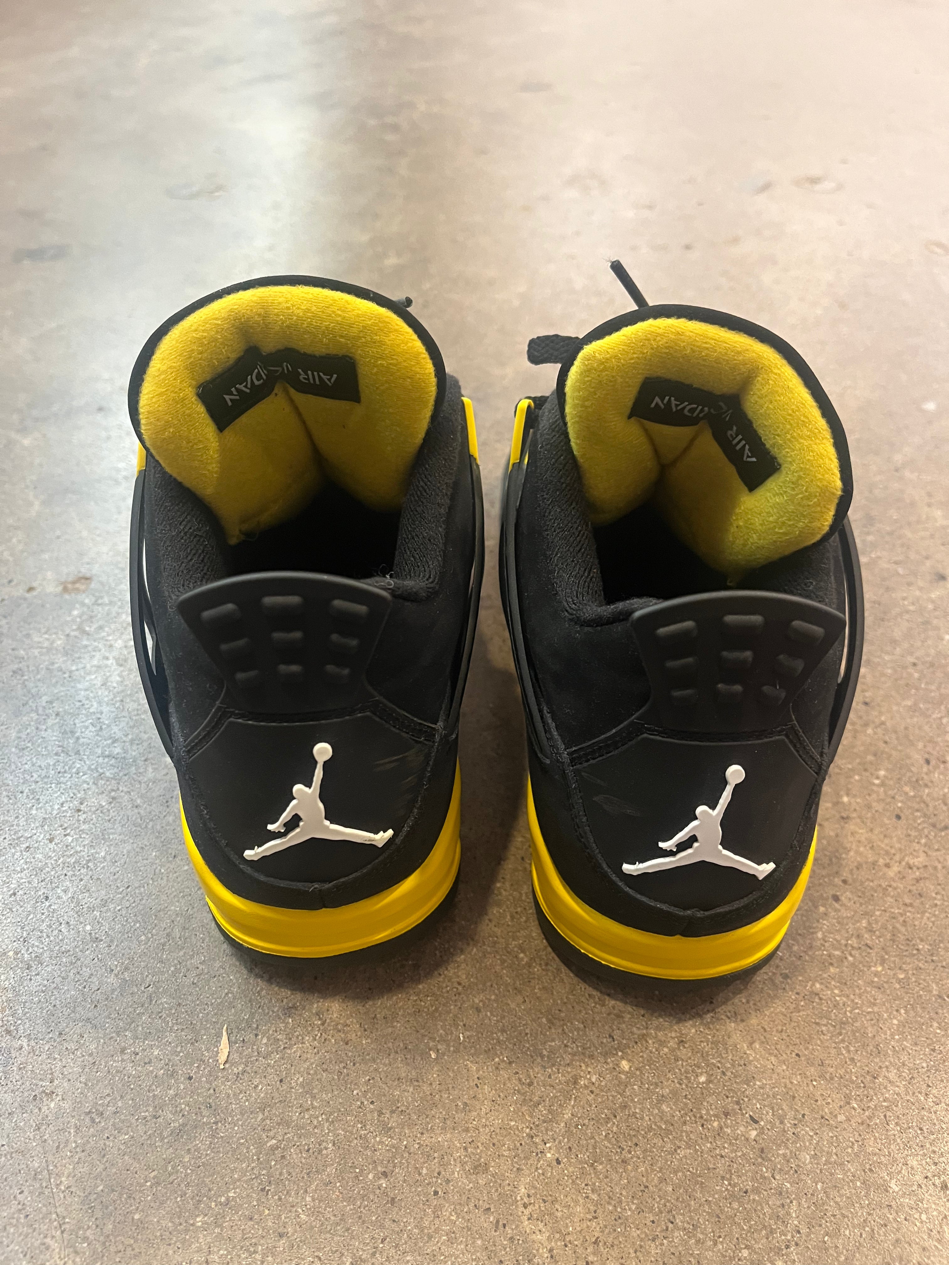 Jordan 4 Retro Thunder (2023) (Pre-Owned)