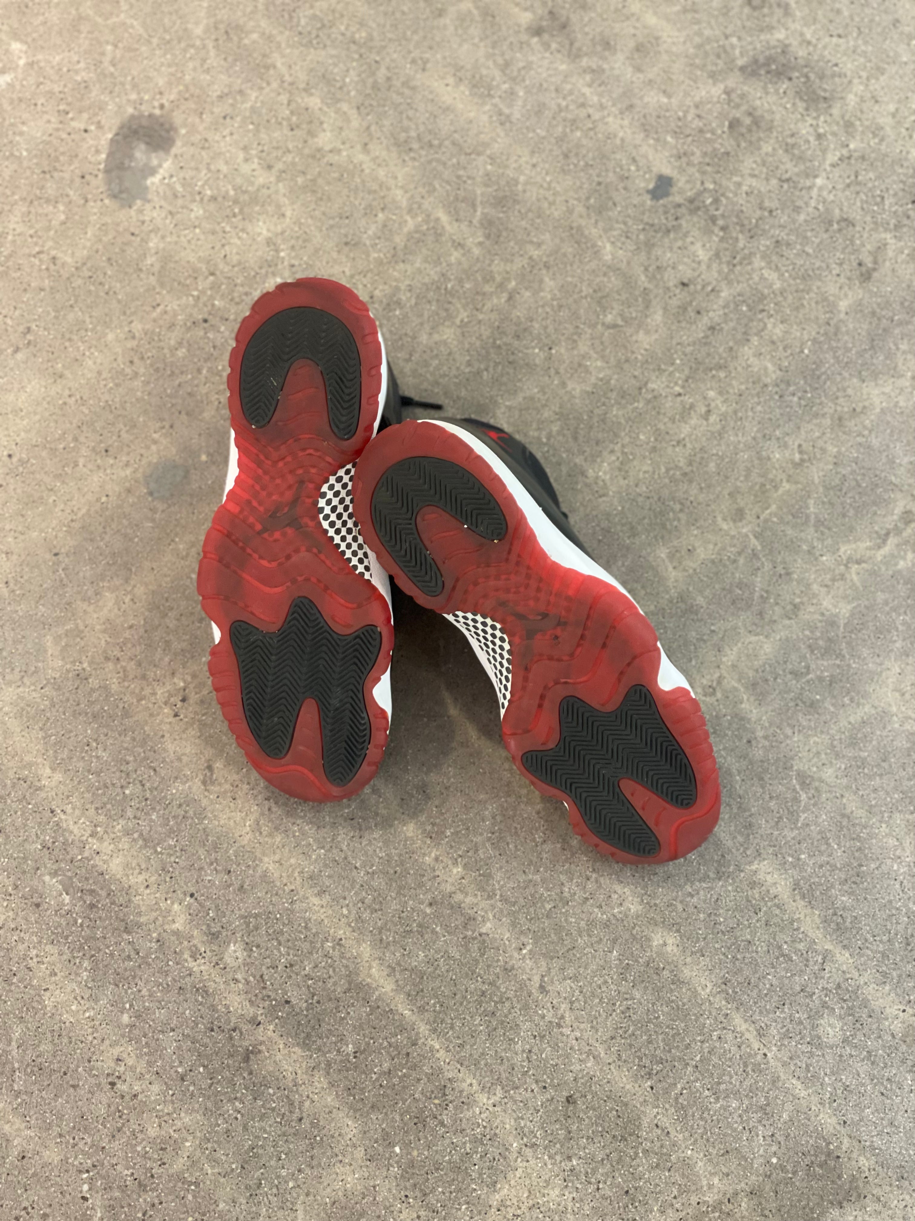 Jordan 11 Retro Playoffs Bred (2019)(Pre-Owned) Sz 13