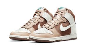 Nike Dunk High "Light Chocolate"